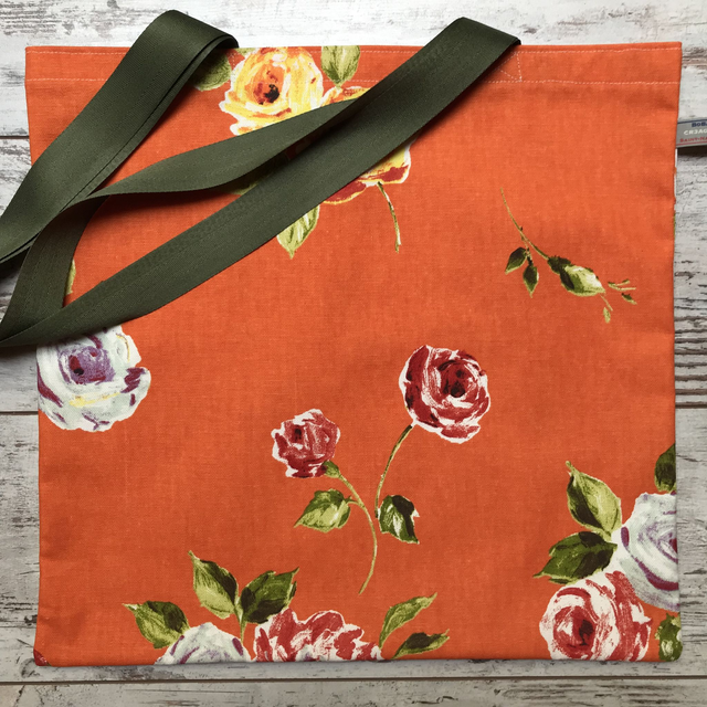 Grandes fleurs - fond orange/blanc