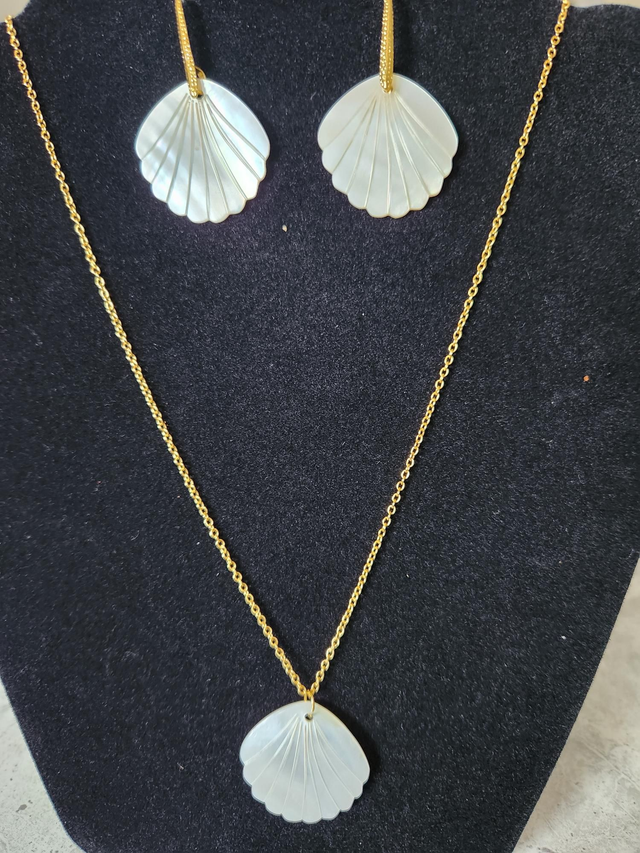 Fan Shell Earings and pendant 
