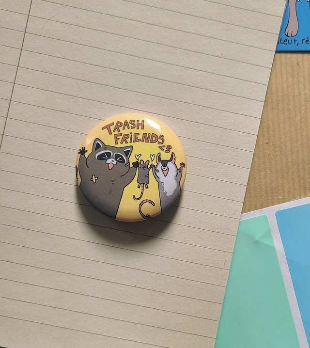 Trash friends - button badge 