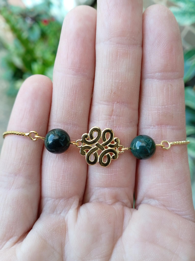Gold charm and Bloodstone Bracelet 