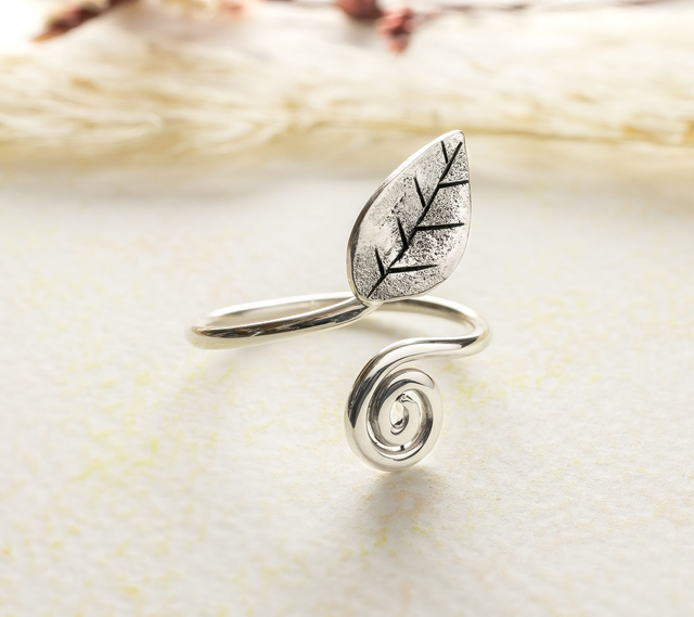 Anillo hoja y espiral de plata 925