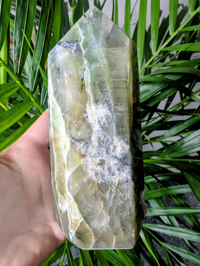 GREEN MOONSTONE TOWER - weight 751g, size 9.5 x3.5