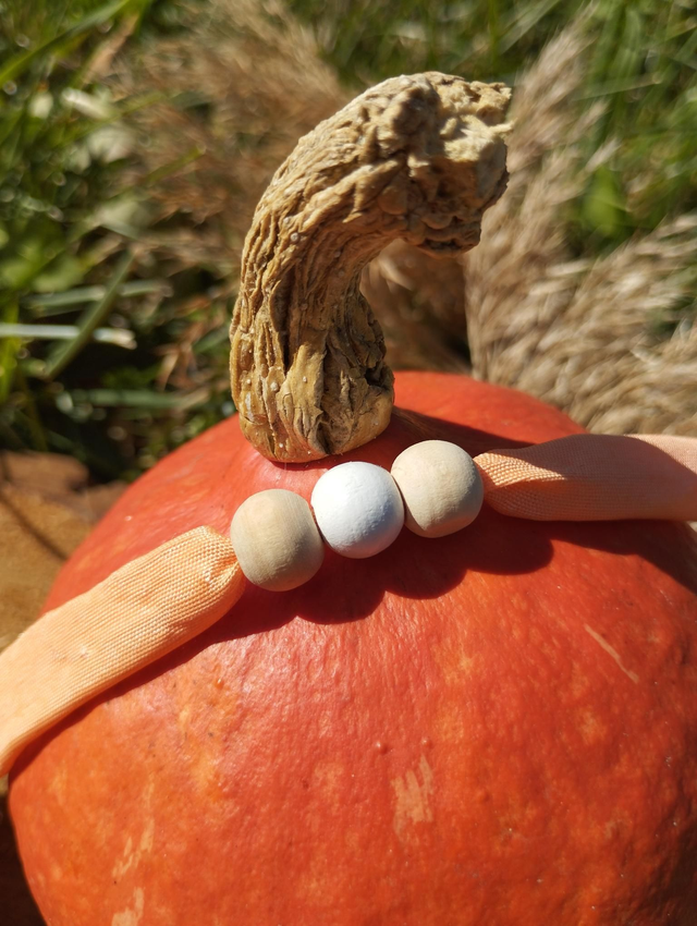 Bracelet en tissus 3 perles de bois - motif citrouille 1
