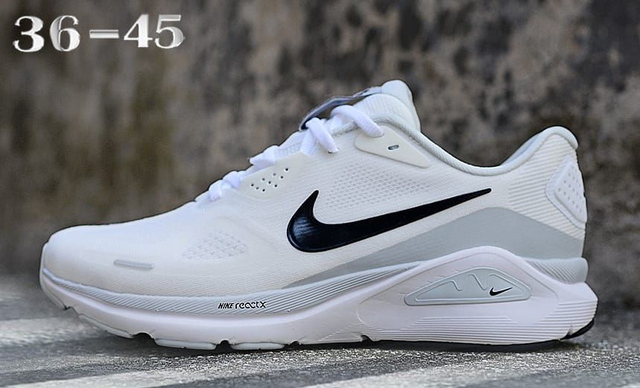 Nike Structure 26 (Vendu sans la boîte )