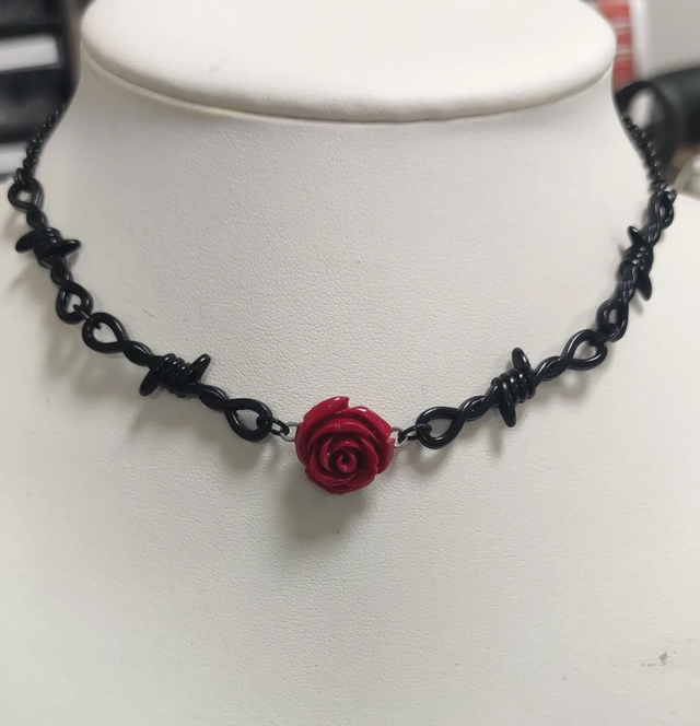 Ras du cou barbelés 