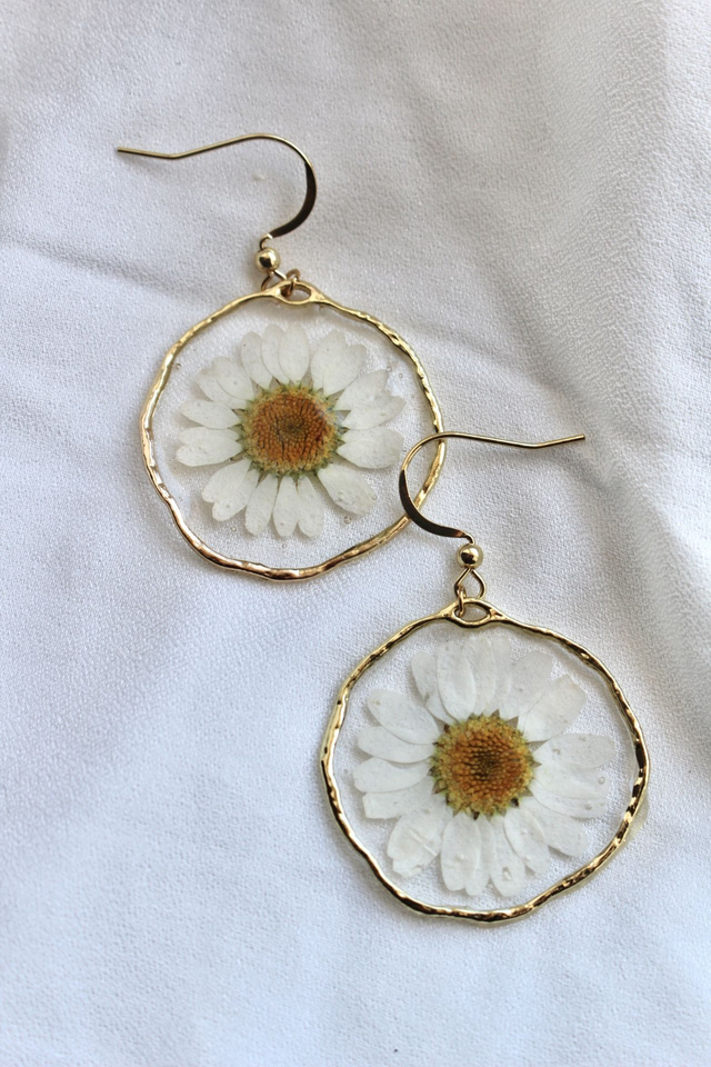 Boucles d'oreille pendante en véritable marguerite blanche DAISY
