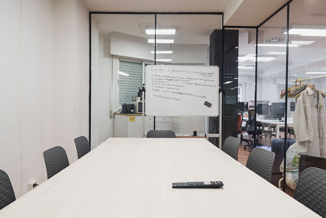 Meeting Room | 2h minimum | 8-10 p | TV + Window