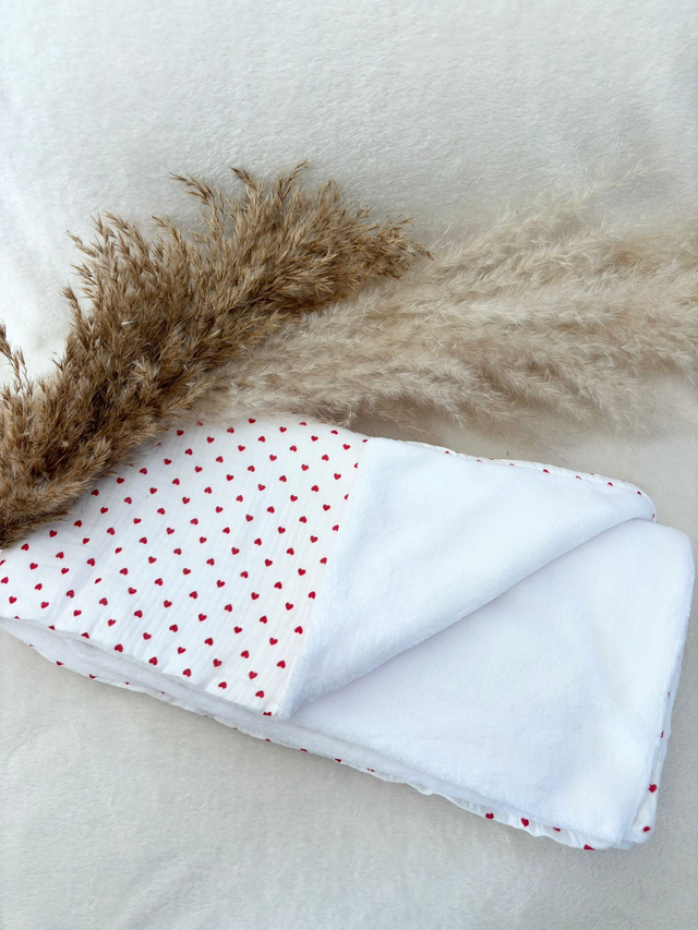 Couverture cœur rouge en gaze de coton et polaire