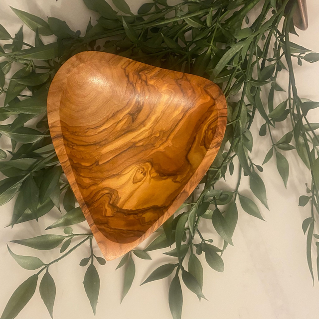 Heart-Shaped Olive Wood Dish – Handcrafted Natural Wooden Bowl