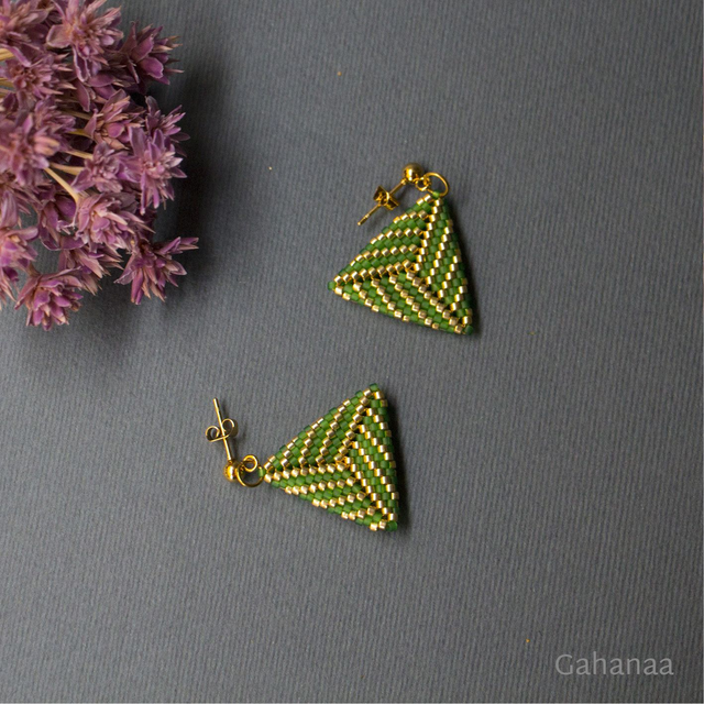 Mathilde, boucles d&#039;oreilles couleur vert translucide, rayures dorées