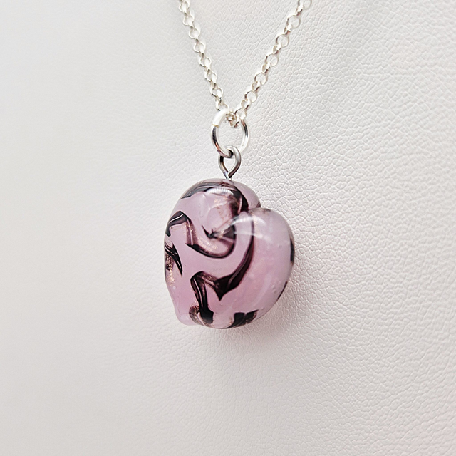Pendentif Cœur rose avec fil noir