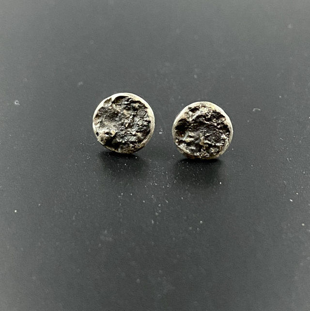 Clou d’oreille pour homme «Lune noire» en argent recyclé
