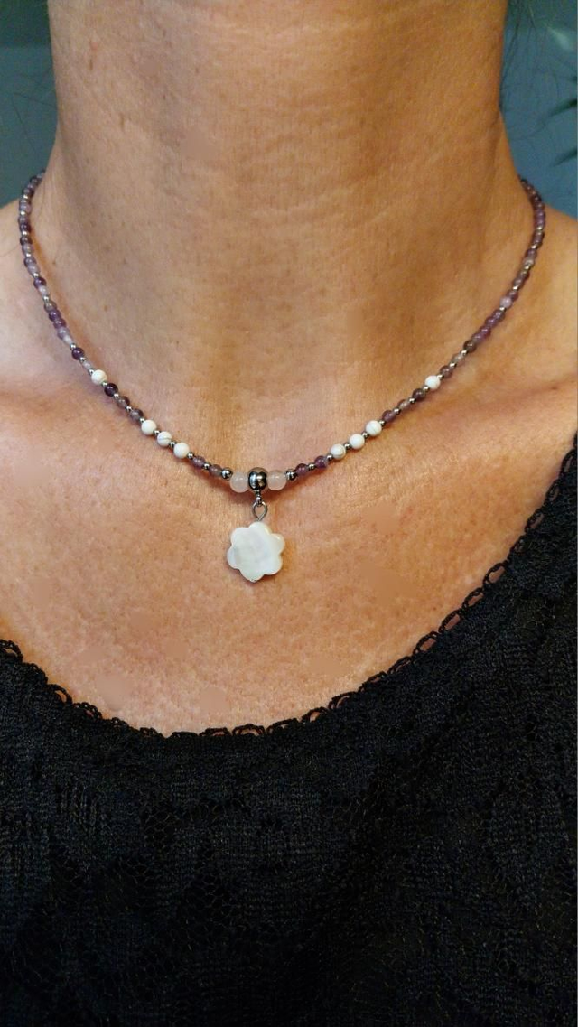 Collier en Amethyste, Howlite, Quartz rose, pendentif en nacre