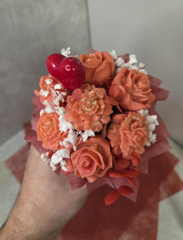 Bouquet Boîte Surprise Cerise Noire 