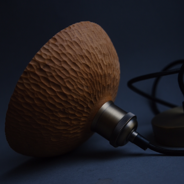 Lamp « still hanging on »