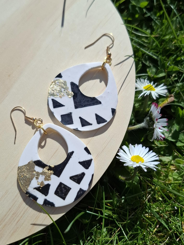 Boucles d&#039;oreilles en jesmonite 