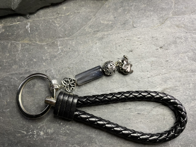 Key ring black with little elephant 