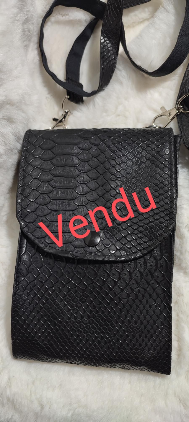 VENDU    Pochette similicuir croco 