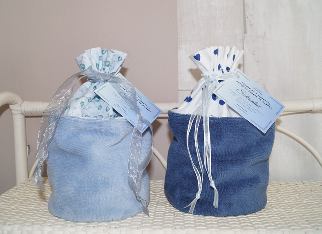 Un pochon cousu main + 7 lingettes lavables en éponge bambou bleu clair & coton fleuri