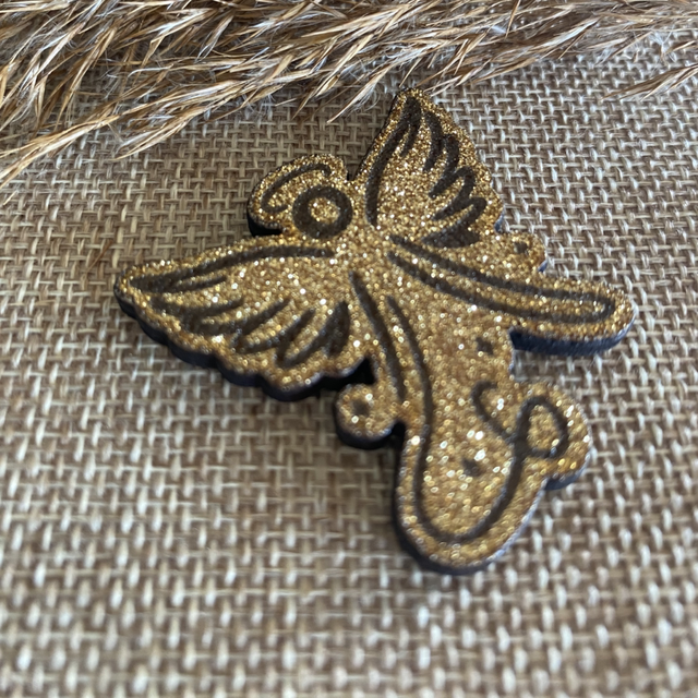 Badge ou pin's en bois vinyle doré - Modèle ange