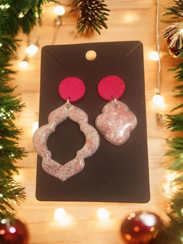 Boucles d&#039;oreilles atypiques blanche et rouge