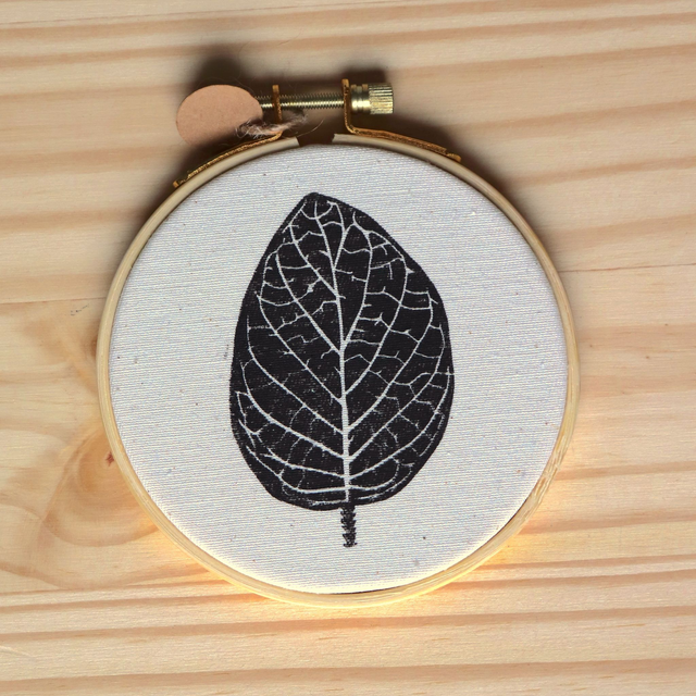 Cercle de broderie feuille de Fittonia 10cm