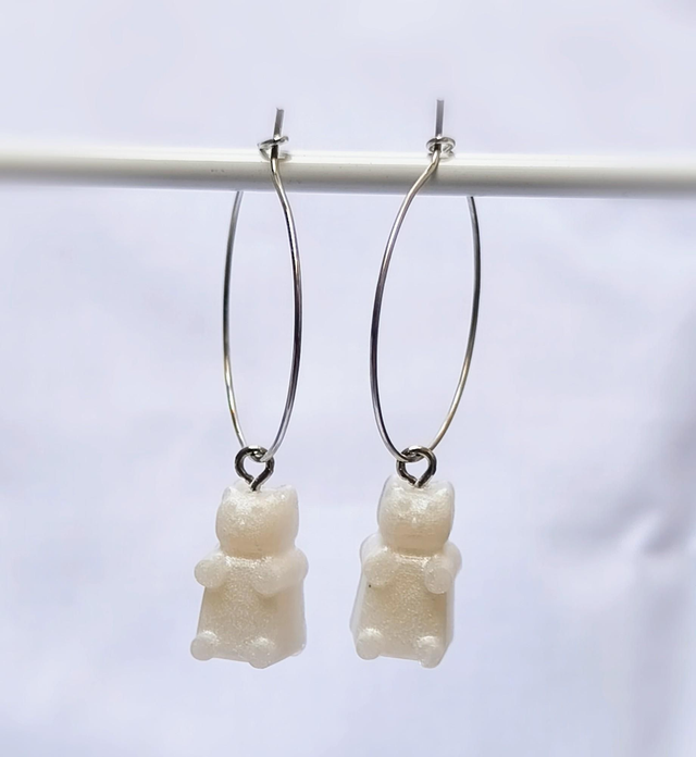 Créoles oursons blanc nacré 