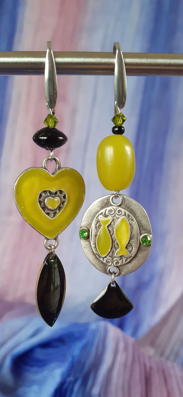 Parure Collier argent antique, noir et vert Boucles d'oreilles asymétriques assorties.