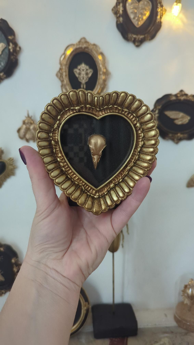 Cadre baroque doré cœur crâne corbeau 