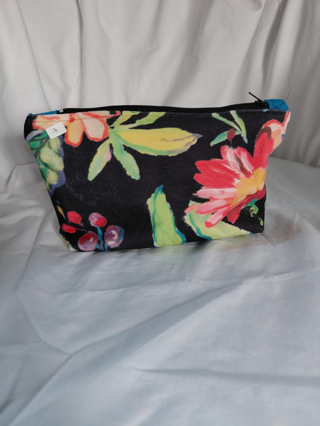 Medium Make up bag 