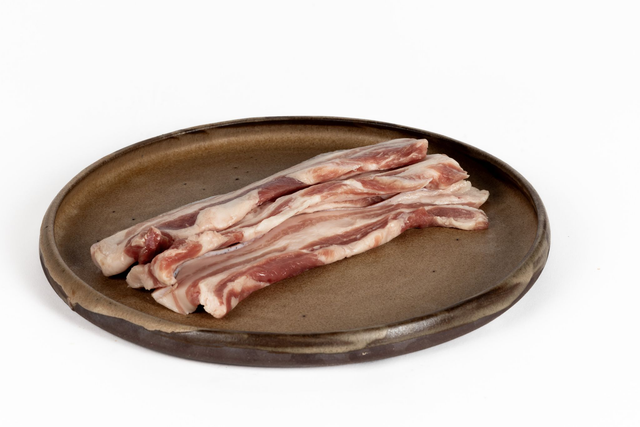 La poitrine fraîche, environ 250 g, 3 tranches