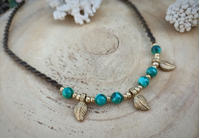 Collier fin « petites feuilles » ~ Malachite