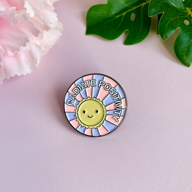 Pin&#039;s Radiate positivity