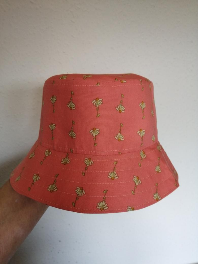 Hat - approx. 12-24 mth.   Daisy