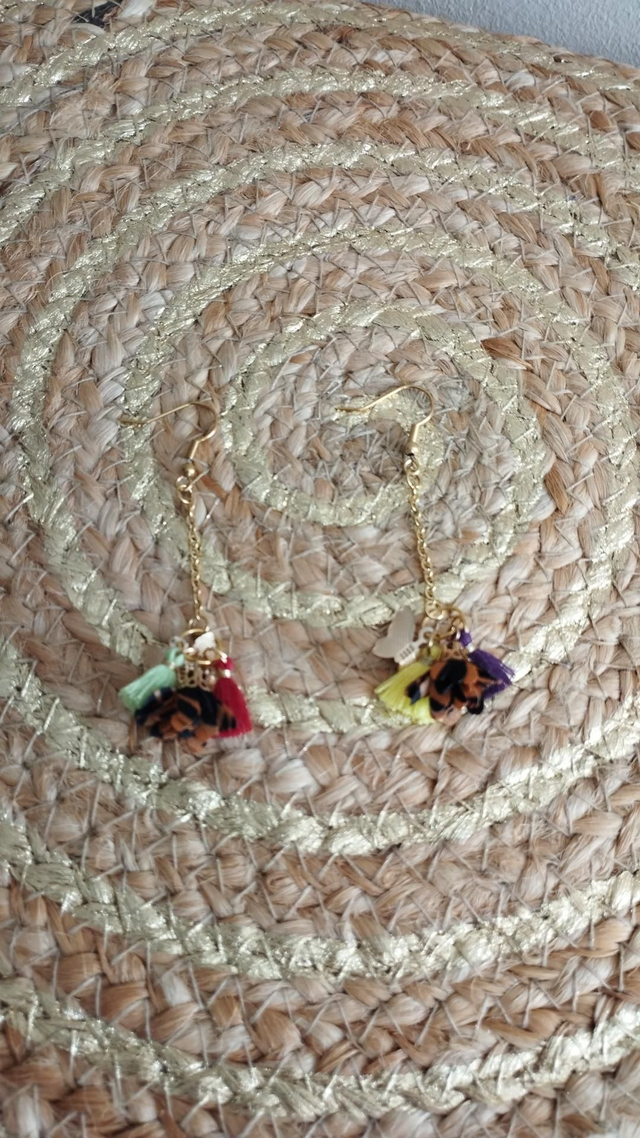 Boucles d'oreilles dorées le papillon froufrou. Collection Vincenz'o bijoux.