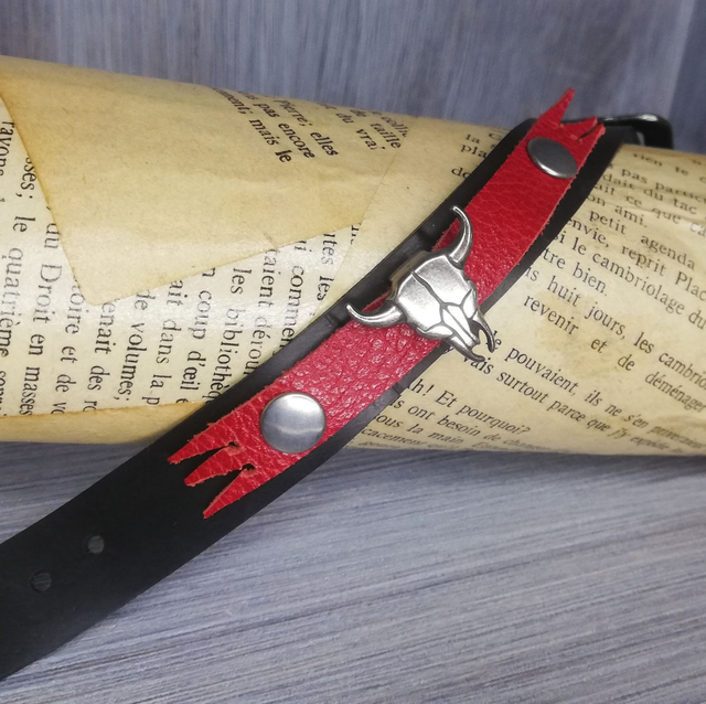 Bracelet chambre à air, crâne de taureau.