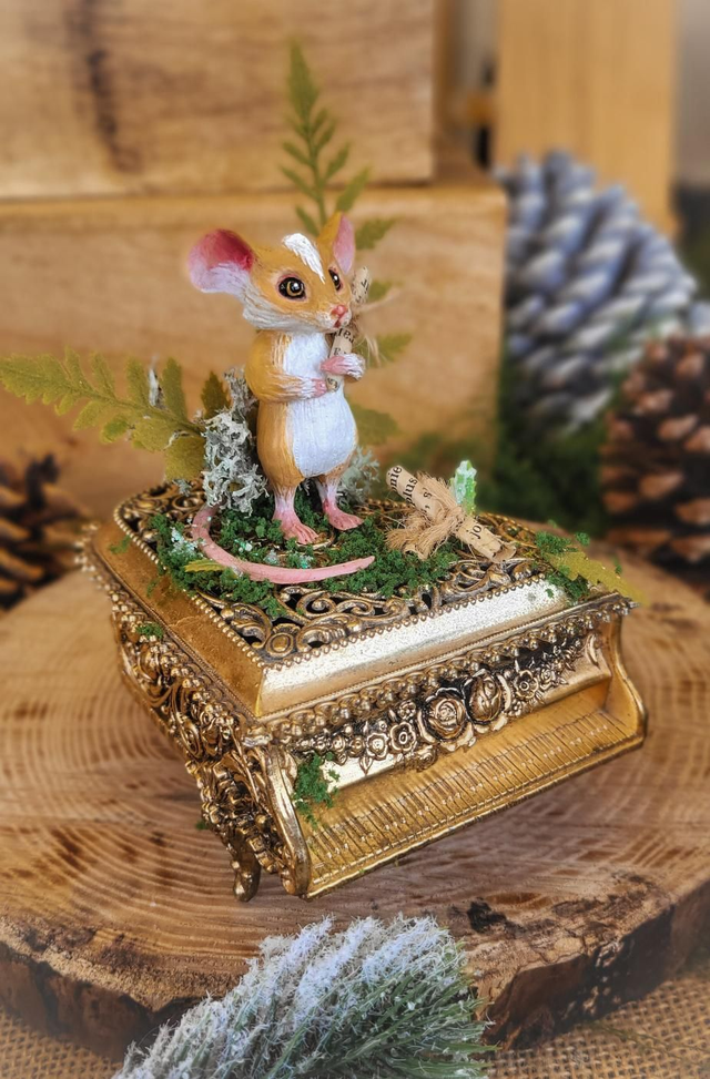 La Tisseuse d'Arpèges Dorée - Sculpture Fantastique