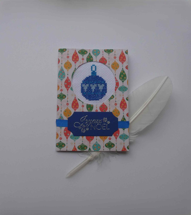 La boule de Noël brodée