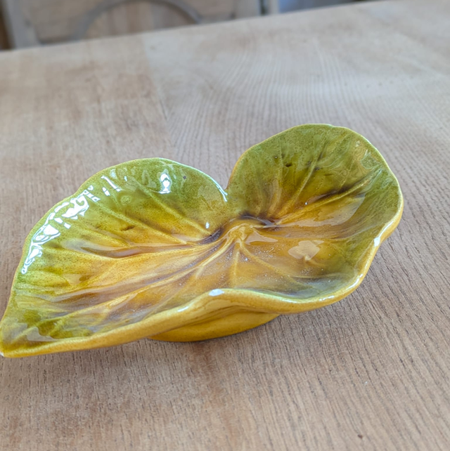 Ravier en forme de feuille vert anis
