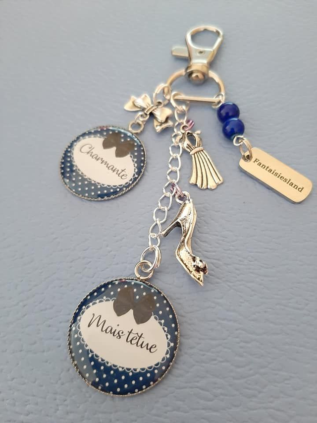 Bijou de sac argenté - Charmante mais têtue