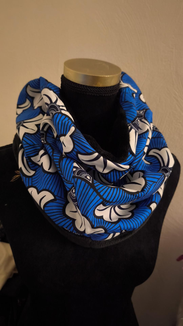 Snood fleurs bleues 
