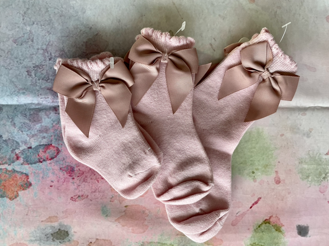 Pink ankle bow socks
