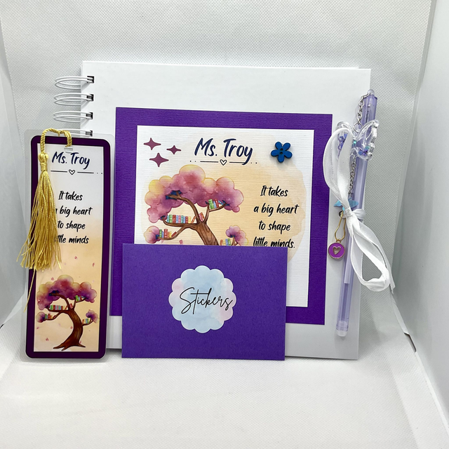 Personalised teacher’s scrapbook journal with free pen and pendant. Beautiful appreciation gift for teachers.