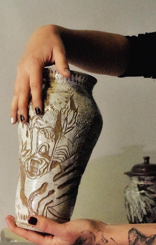 Vase offrir et cueillir des fleurs