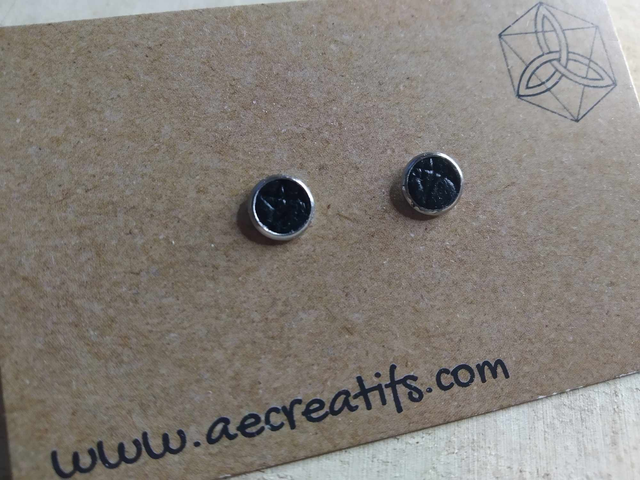 Boucles d&#039;oreilles puces cuir noir crocodile 