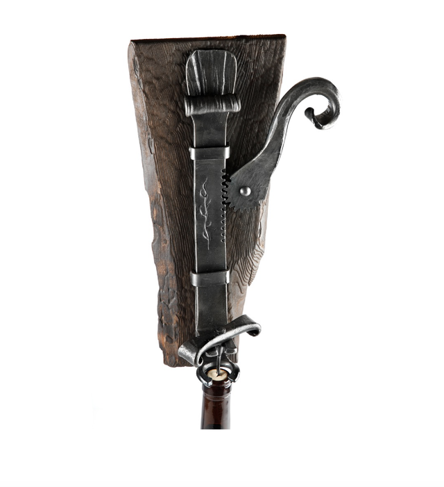 Viinipullon avaaja seinälle R0796