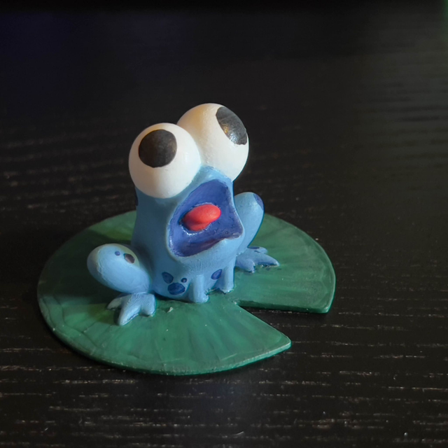 Grenouille paniquée bleue