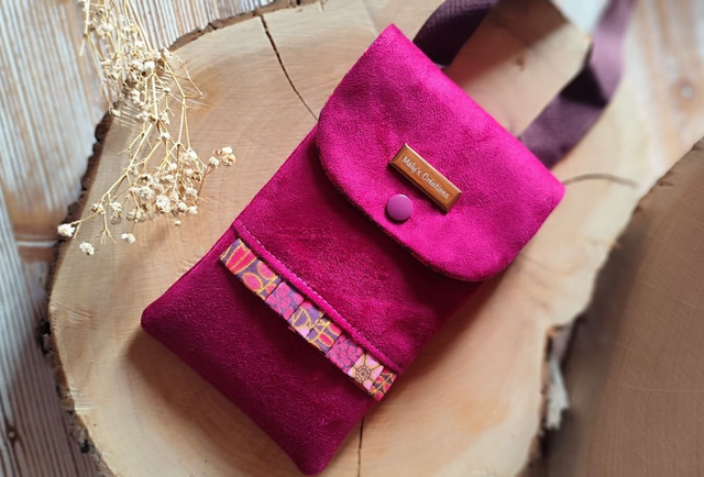 Porte téléphone en suédine fuchsia ✨