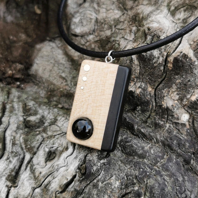 Pendentif Rectangle en Bois de Sycomore, Ébène du Gabon, Argent, Obsidienne Noire et Cordon de Cuir 