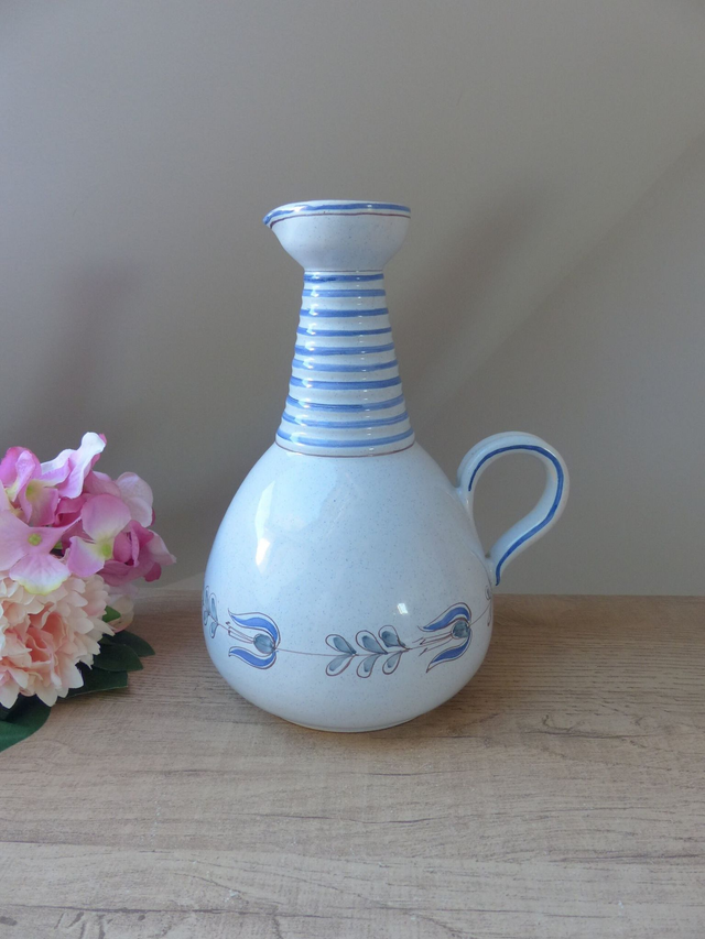 Vase grand pichet cruche en céramique bleu décor floral peint à la main, poterie travail artisanal, cadeau décoration maison thème bleu